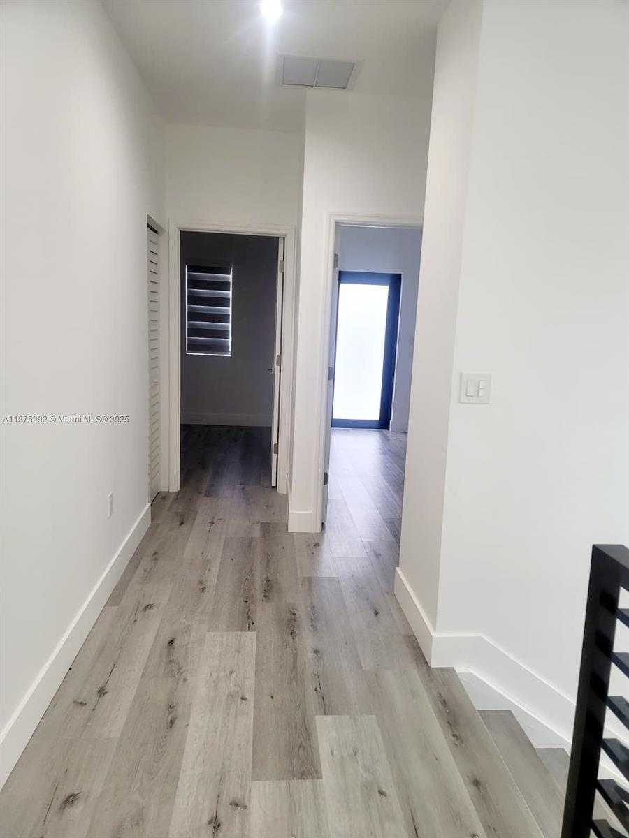 Small Image of 707 EAST 32 ST, Hialeah Number 12