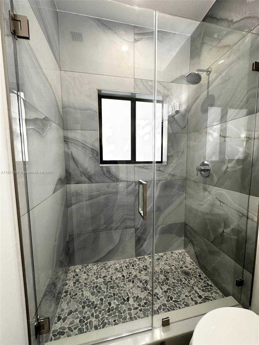 Small Image of 707 EAST 32 ST, Hialeah Number 18