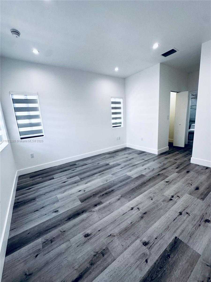 Small Image of 707 EAST 32 ST, Hialeah Number 19