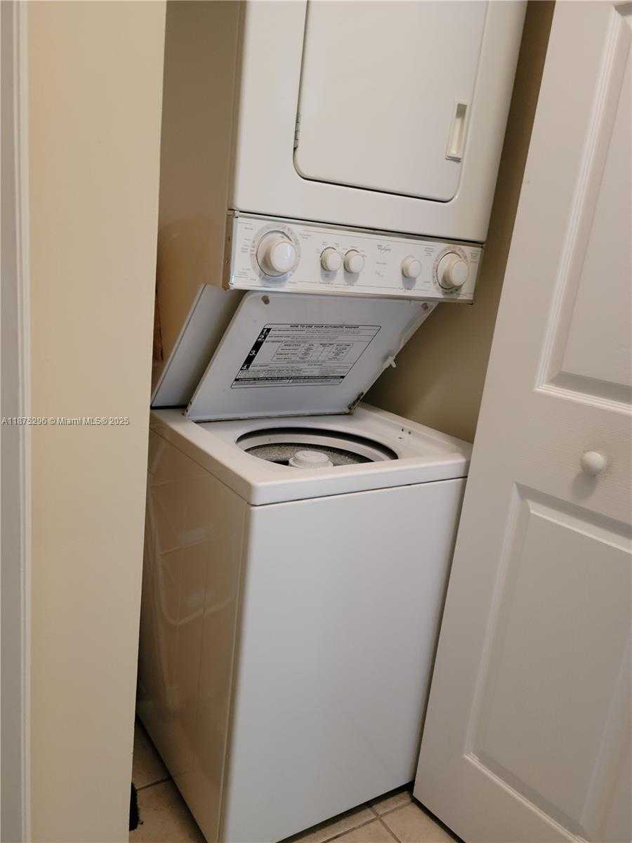 Small Image of 50 MENORES AVE #529, Coral Gables Number 4