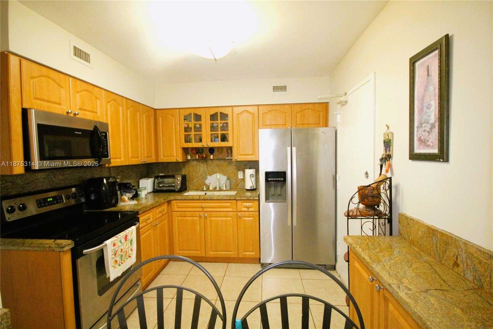 Small Image of 5161 COLLINS AVE #603, Miami Beach Number 3