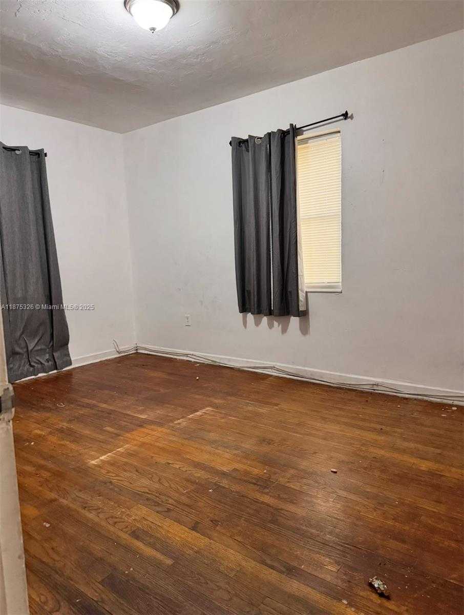 Small Image of 1565 NORTH EAST 141ST ST #1565, North Miami Number 13