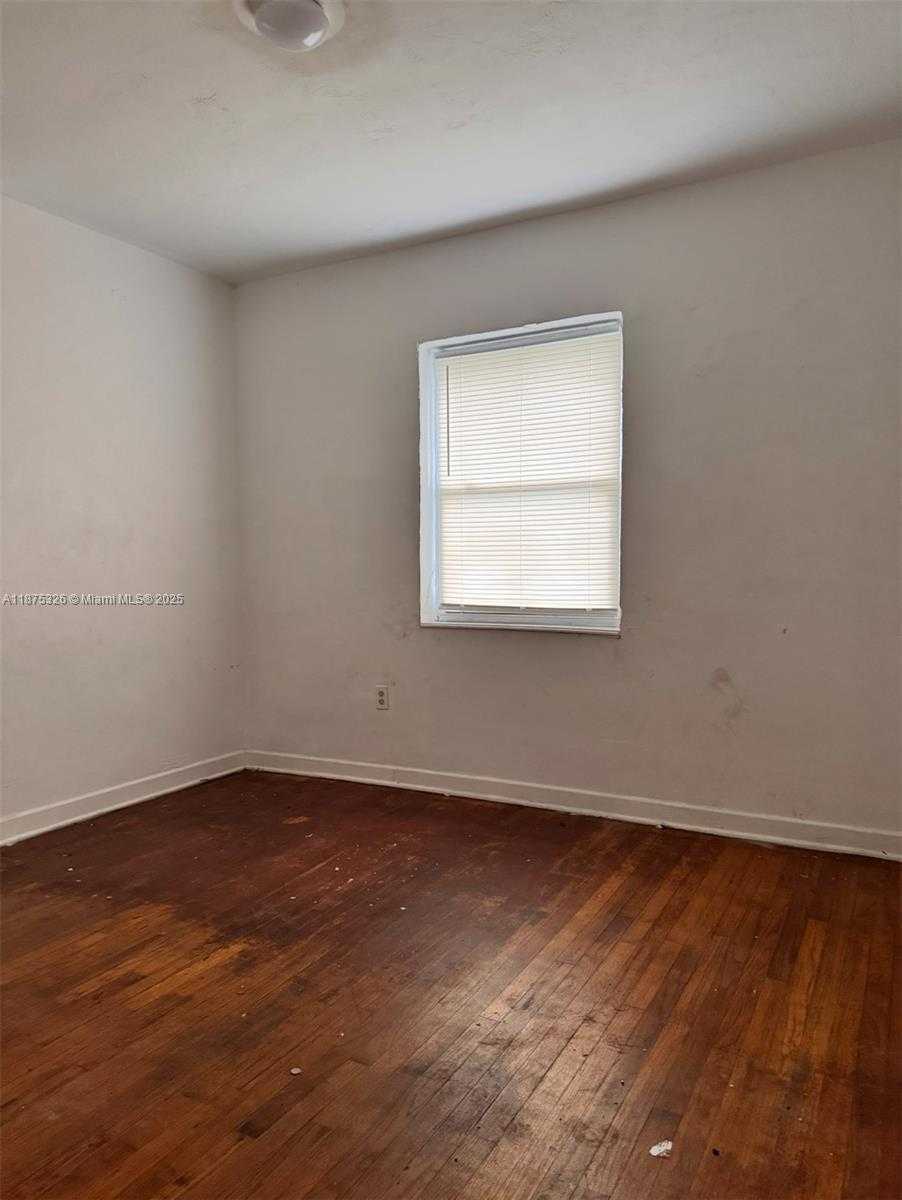 Small Image of 1565 NORTH EAST 141ST ST #1565, North Miami Number 14