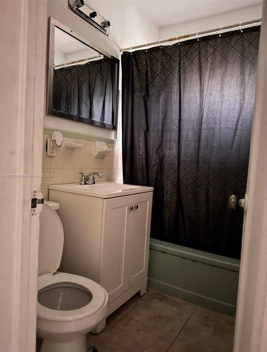 Small Image of 1565 NORTH EAST 141ST ST #1565, North Miami Number 7