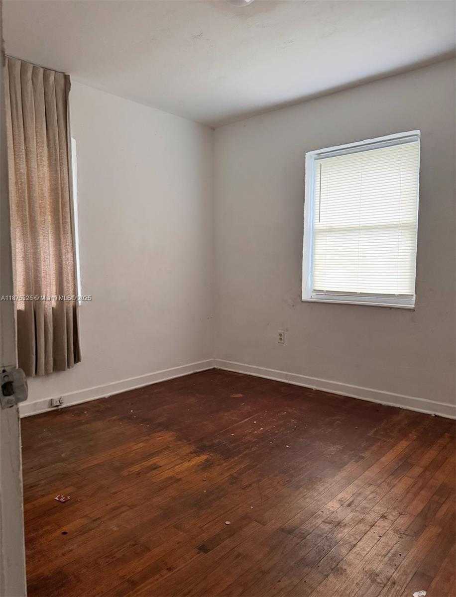 Small Image of 1565 NORTH EAST 141ST ST #1565, North Miami Number 9