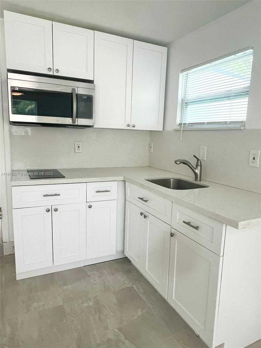 Small Image of 116 EDMUND RD #2, West Park Number 3