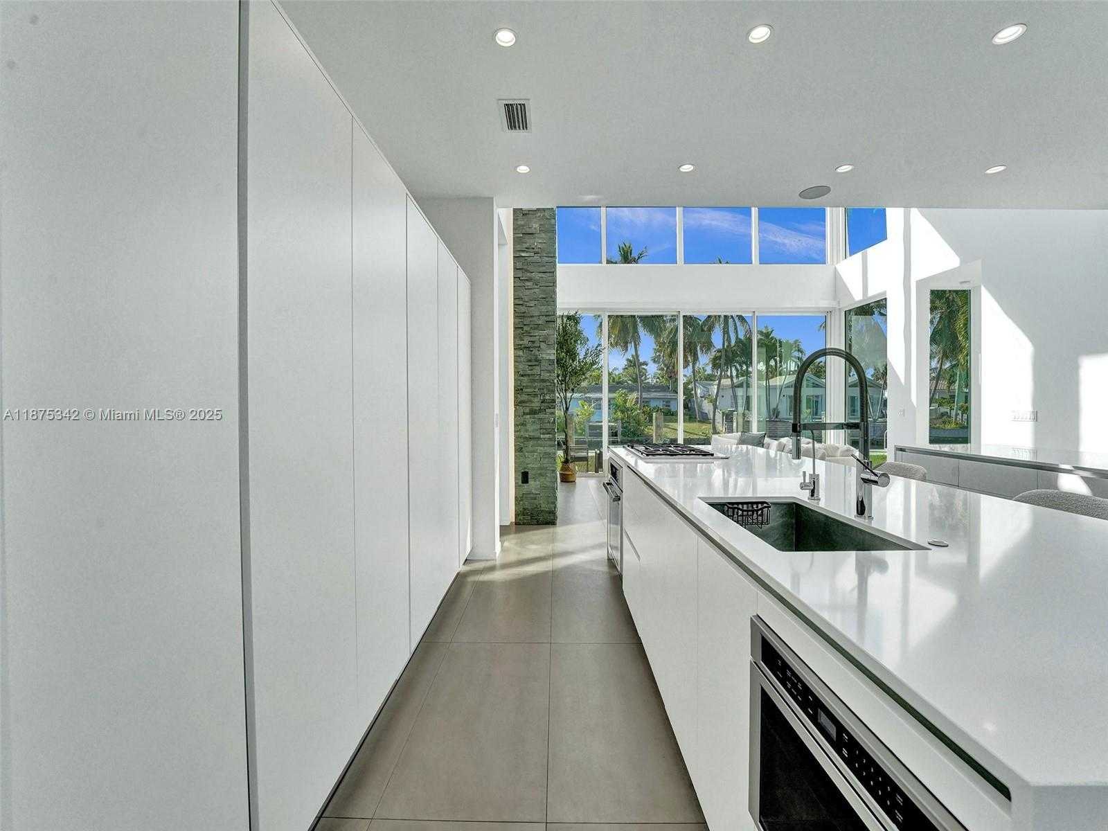 Small Image of 2217 NORTH EAST 17TH TER, Wilton Manors Number 18