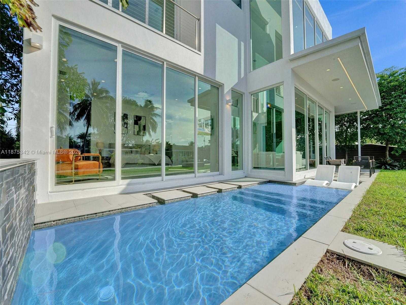 Small Image of 2217 NORTH EAST 17TH TER, Wilton Manors Number 54