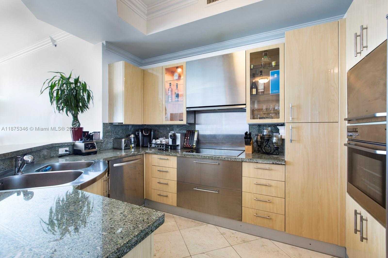 Small Image of 100 SOUTH POINTE DR #1508, Miami Beach Number 12