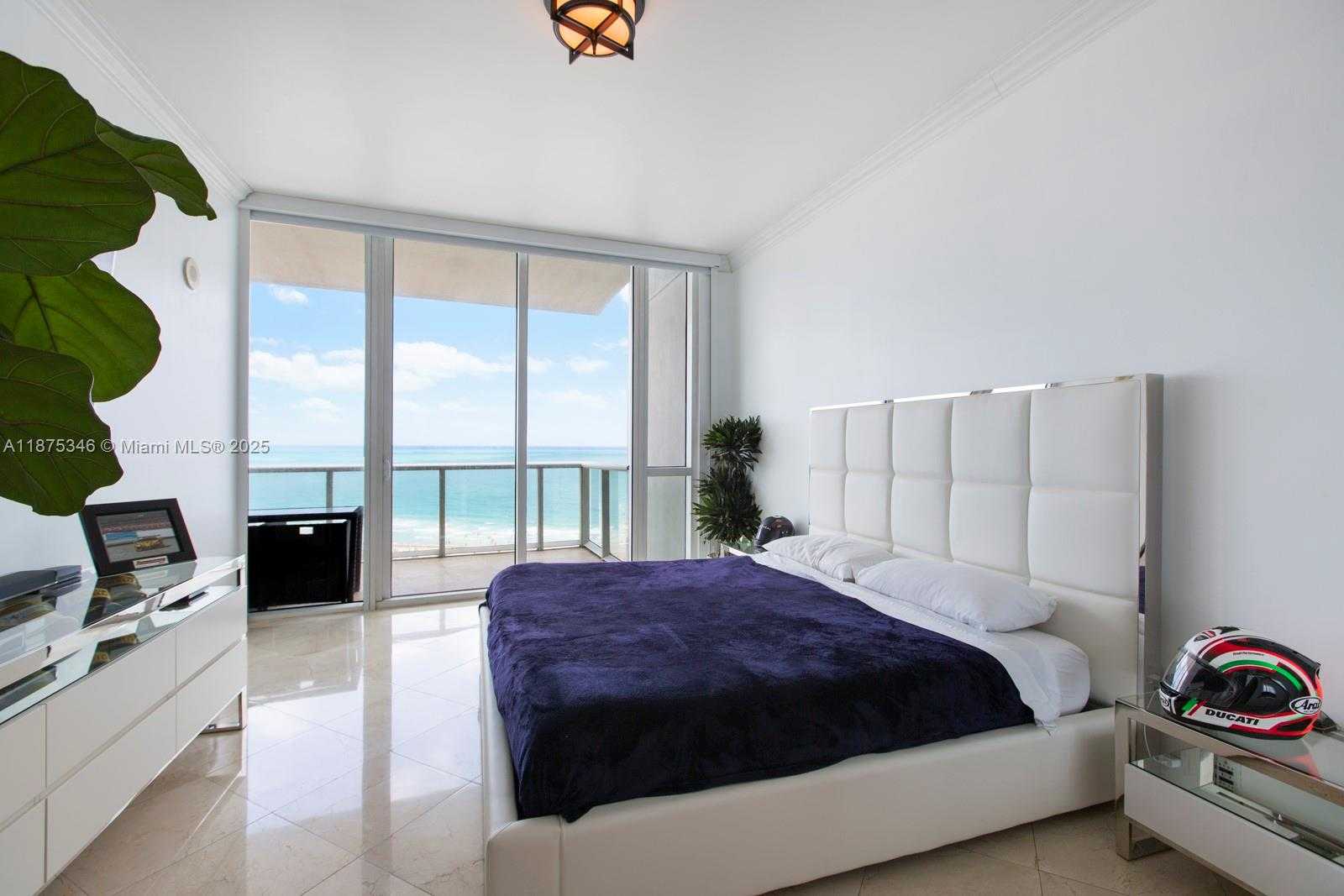 Small Image of 100 SOUTH POINTE DR #1508, Miami Beach Number 13