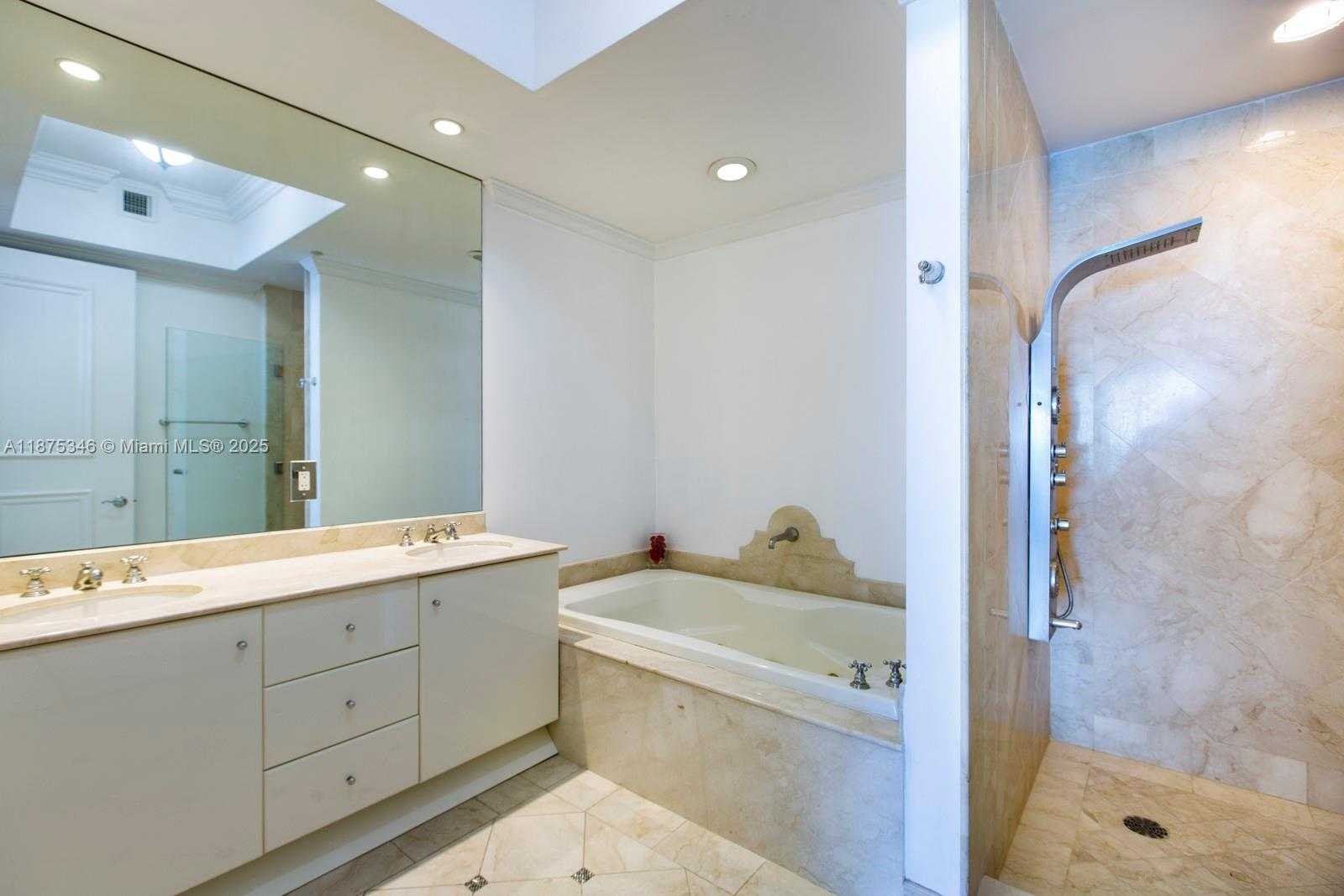 Small Image of 100 SOUTH POINTE DR #1508, Miami Beach Number 17