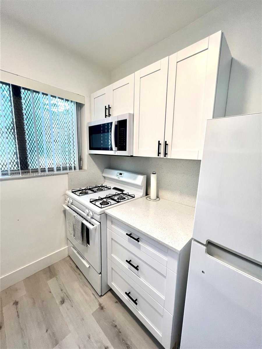 Small Image of 825 EUCLID AVE #8, Miami Beach Number 2