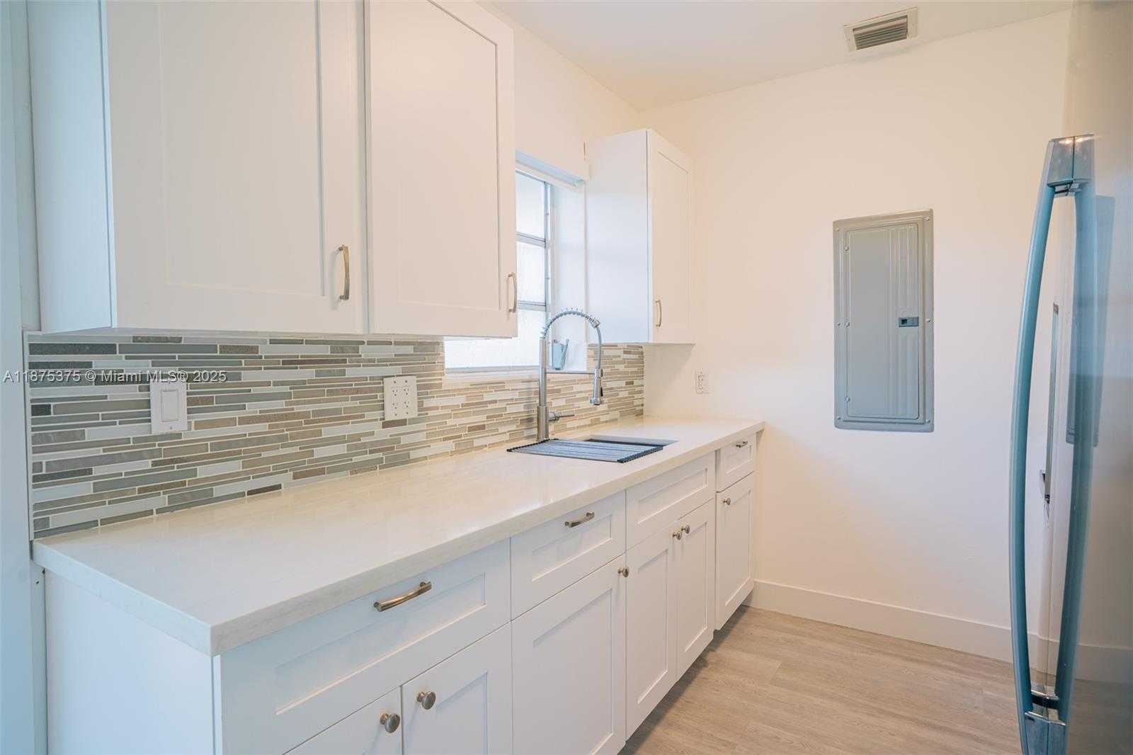 Small Image of 8251 SOUTH WEST 30TH ST, Miami Number 10