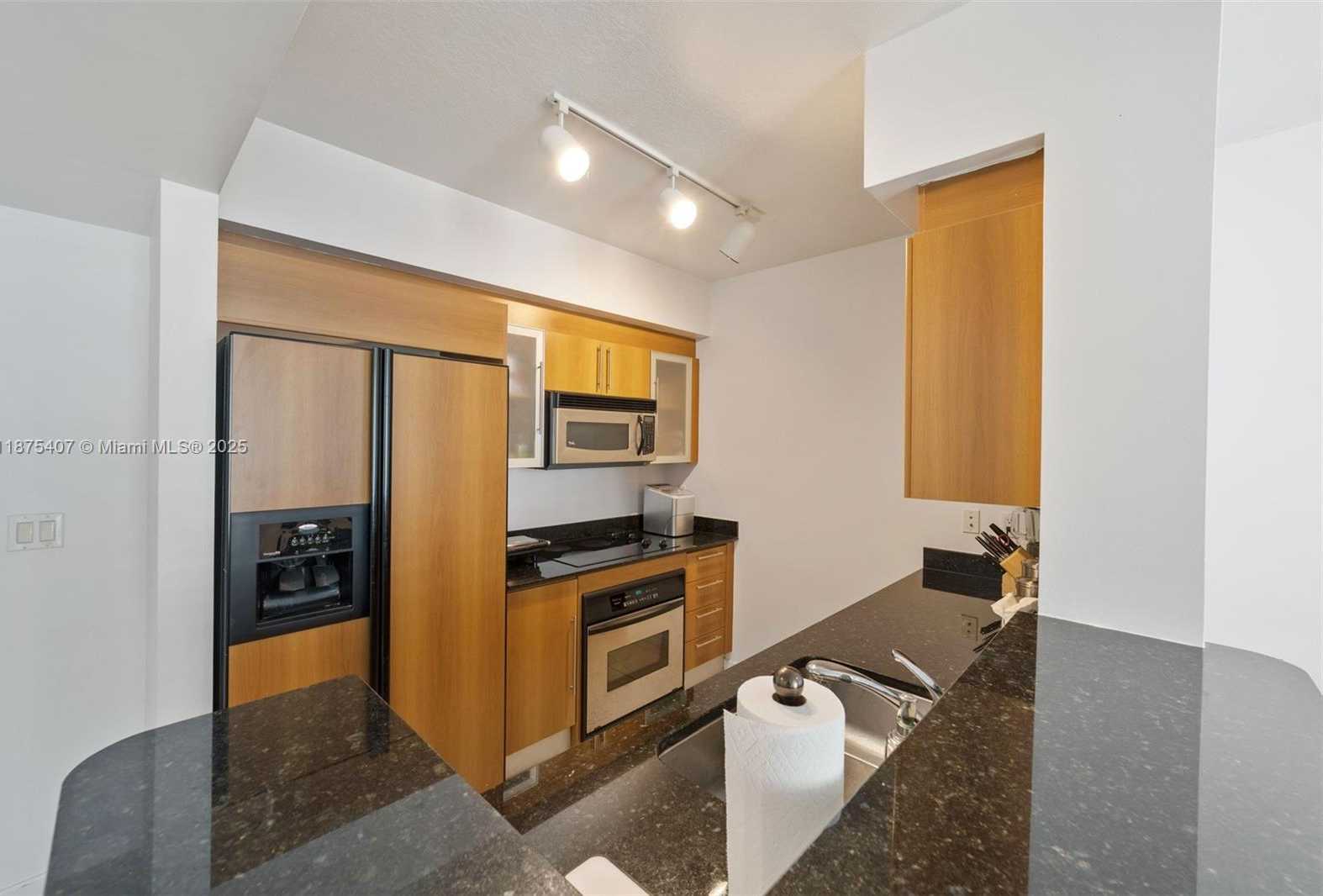 Small Image of 335 Biscayne Blvd, Miami, FL 33132, USA Number 2