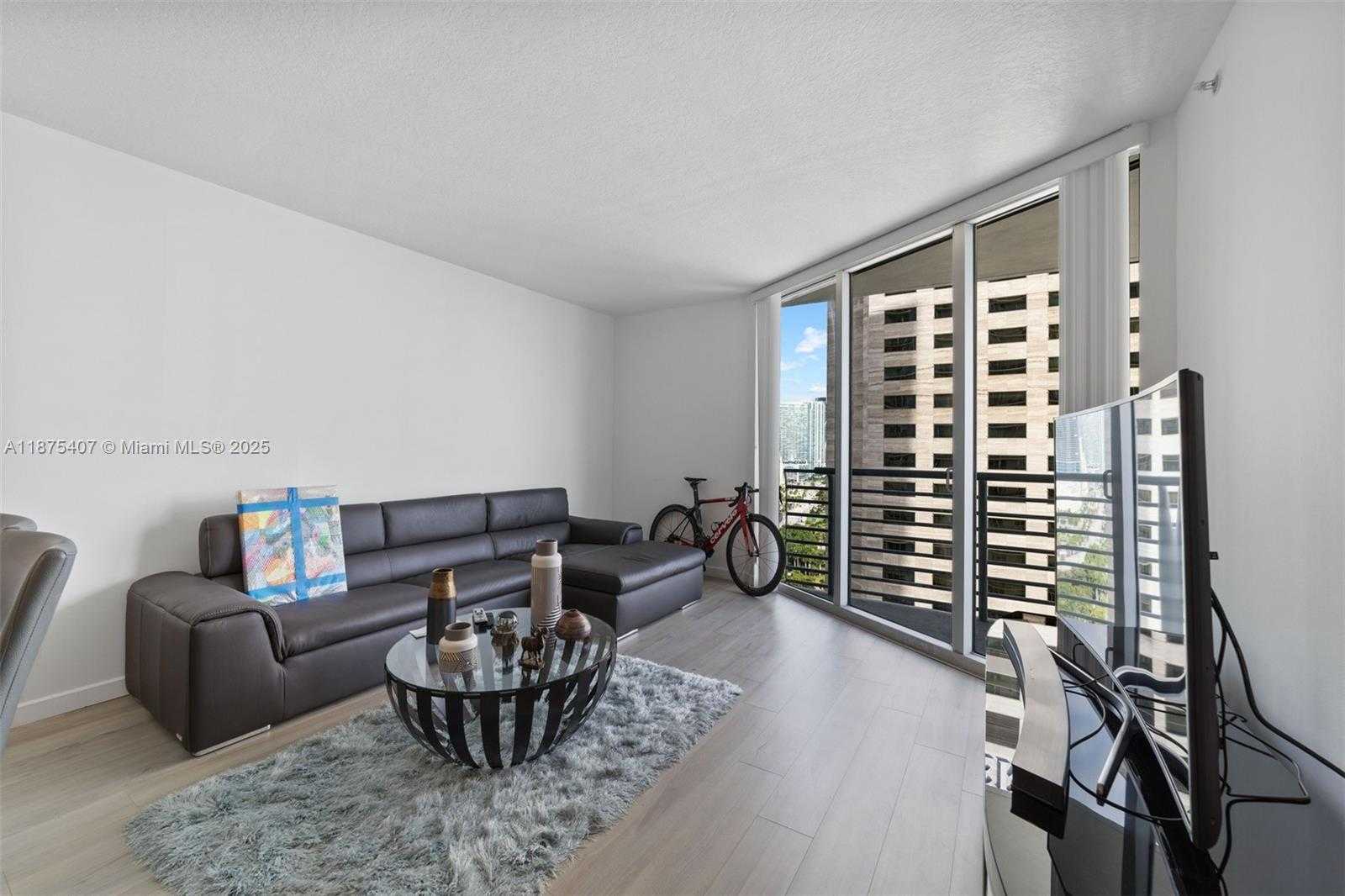 Small Image of 335 Biscayne Blvd, Miami, FL 33132, USA Number 5