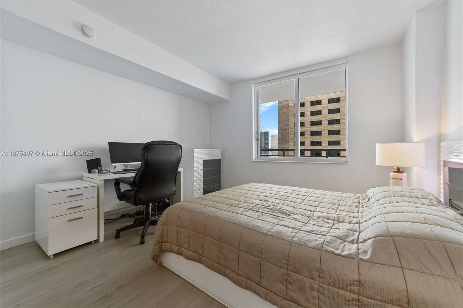 Small Image of 335 Biscayne Blvd, Miami, FL 33132, USA Number 9