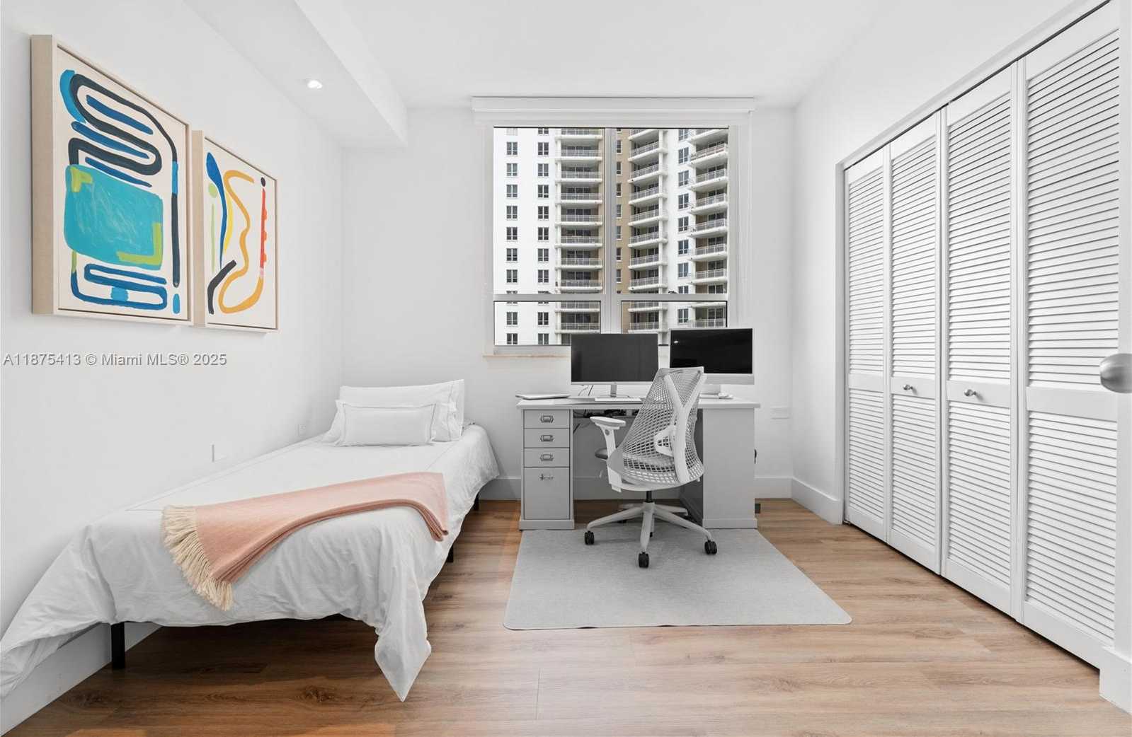 Small Image of 801 BRICKELL KEY BLVD #1009, Miami Number 11