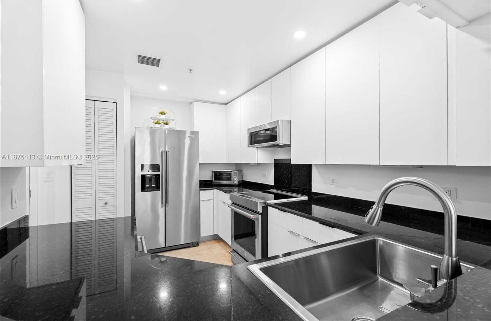 Small Image of 801 BRICKELL KEY BLVD #1009, Miami Number 8