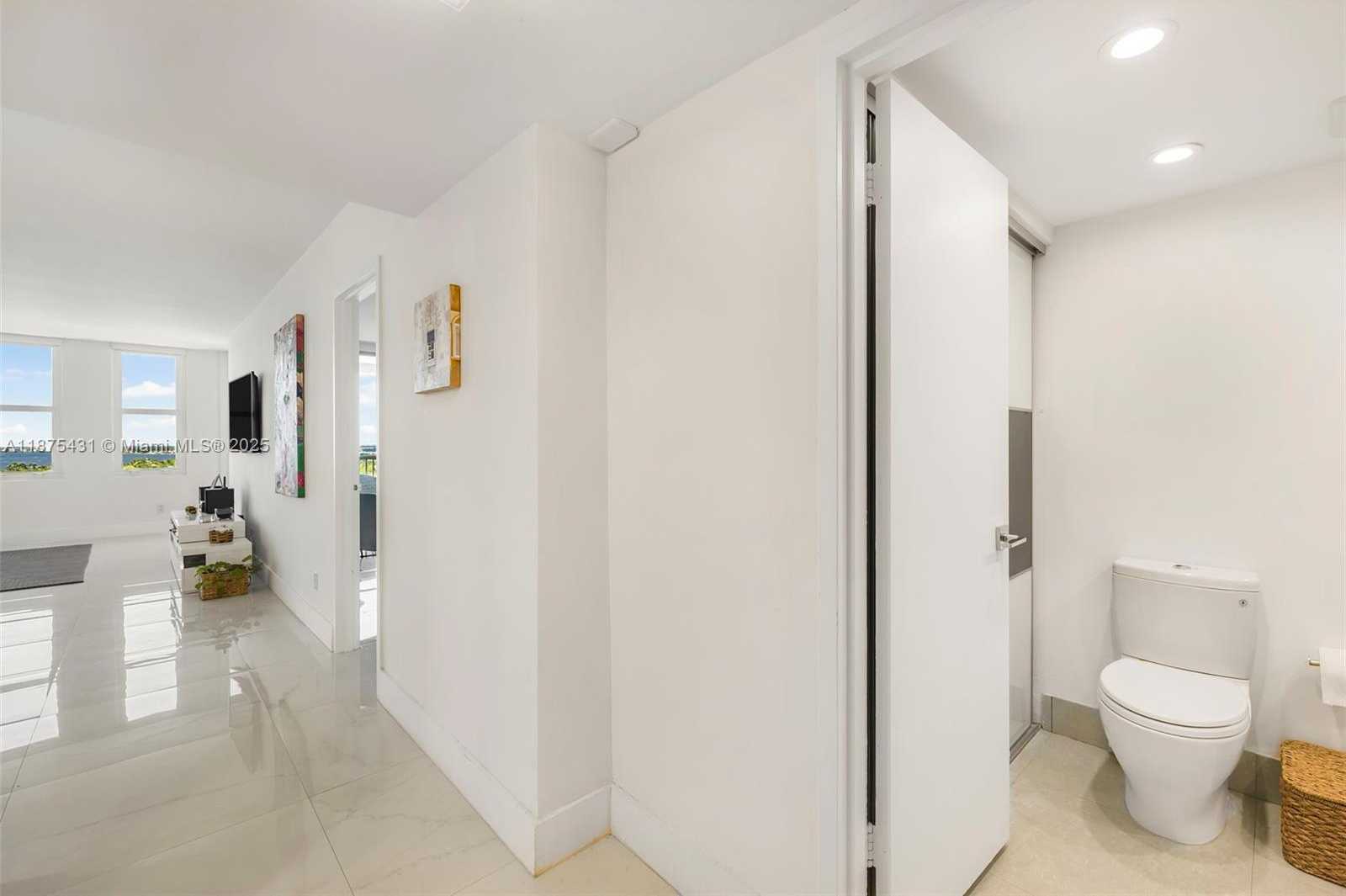 Small Image of 5401 COLLINS AVE #1231, Miami Beach Number 17