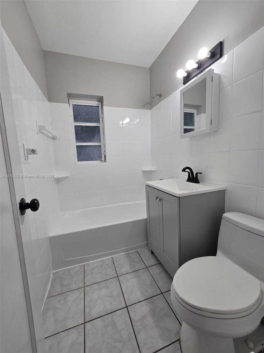 Small Image of 14420 MONROE ST, Miami Number 11