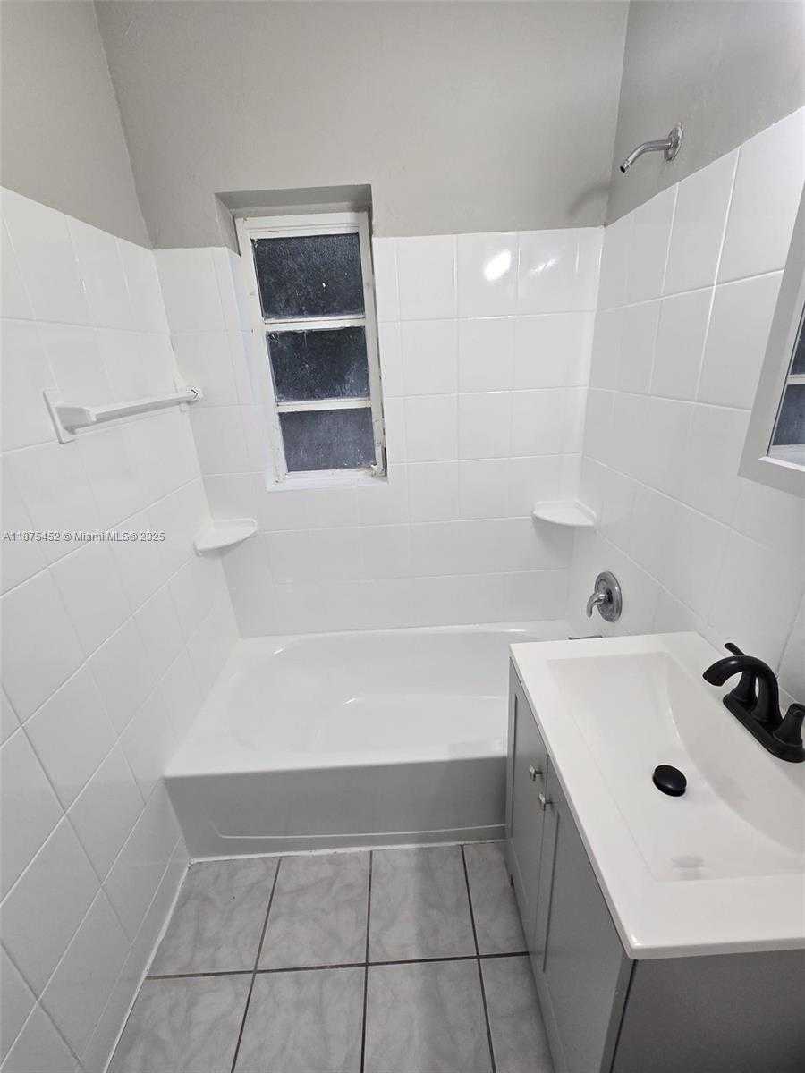 Small Image of 14420 MONROE ST, Miami Number 12