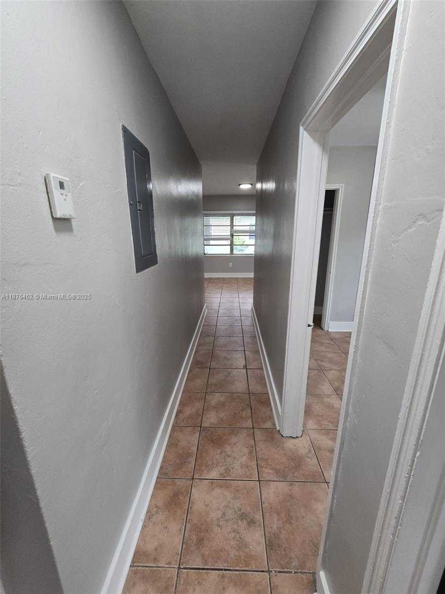 Small Image of 14420 MONROE ST, Miami Number 15