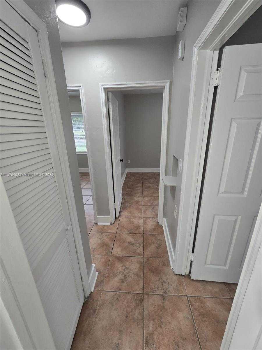 Small Image of 14420 MONROE ST, Miami Number 17