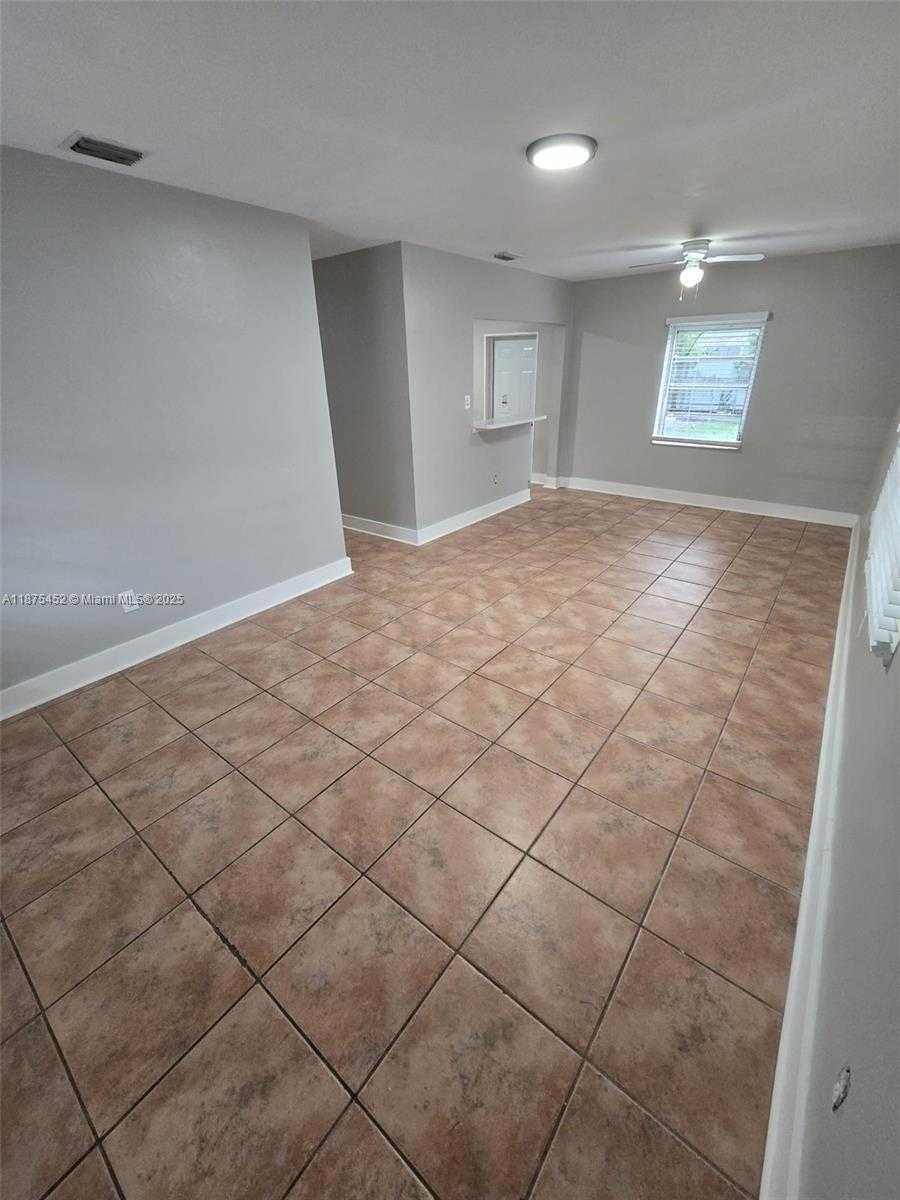 Small Image of 14420 MONROE ST, Miami Number 18