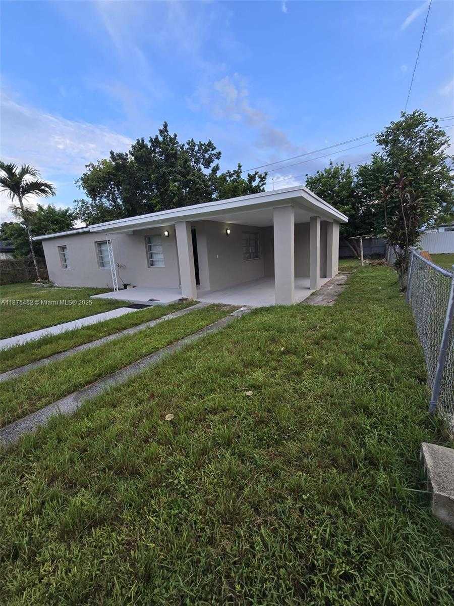 Small Image of 14420 MONROE ST, Miami Number 2