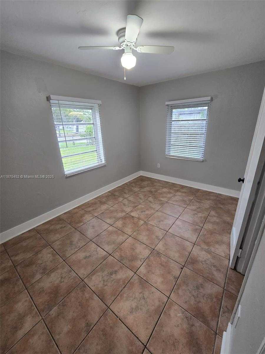 Small Image of 14420 MONROE ST, Miami Number 20
