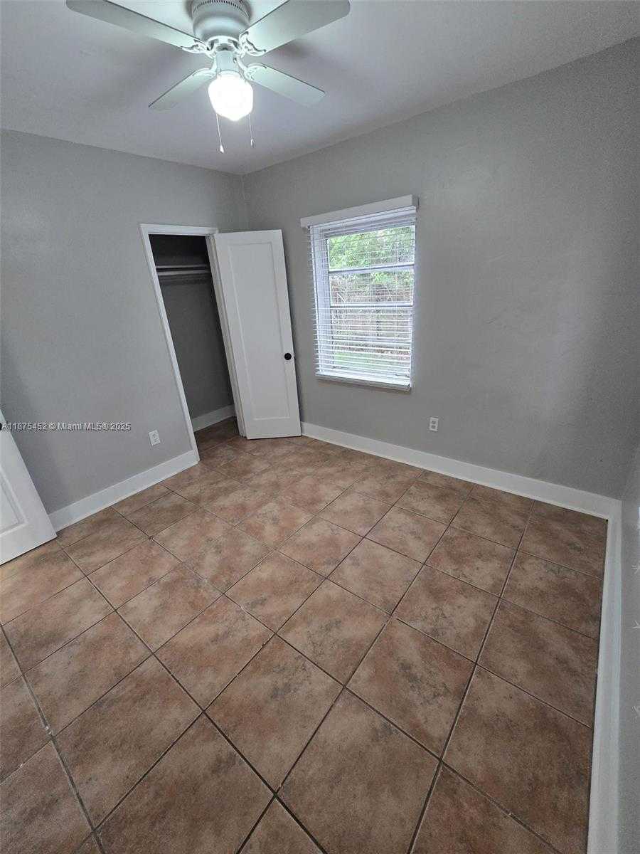 Small Image of 14420 MONROE ST, Miami Number 22