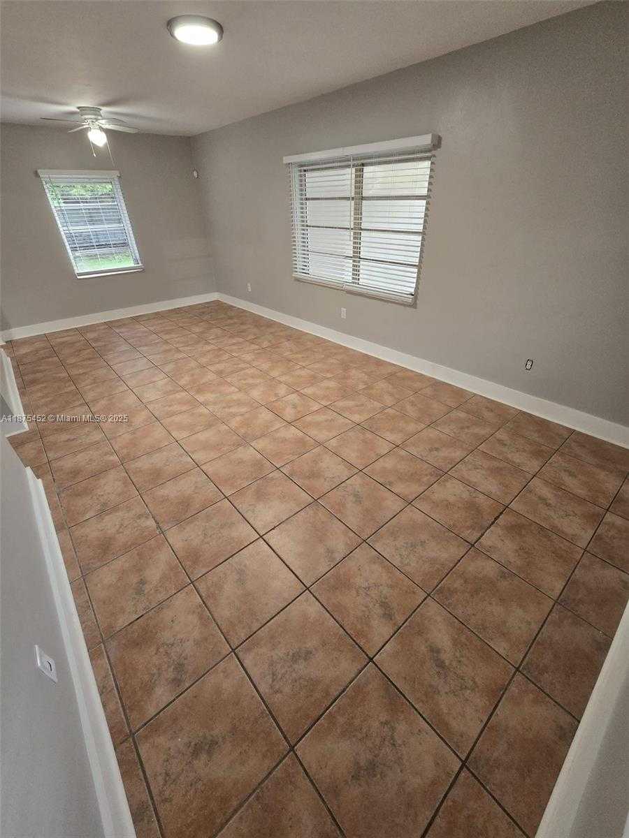 Small Image of 14420 MONROE ST, Miami Number 23