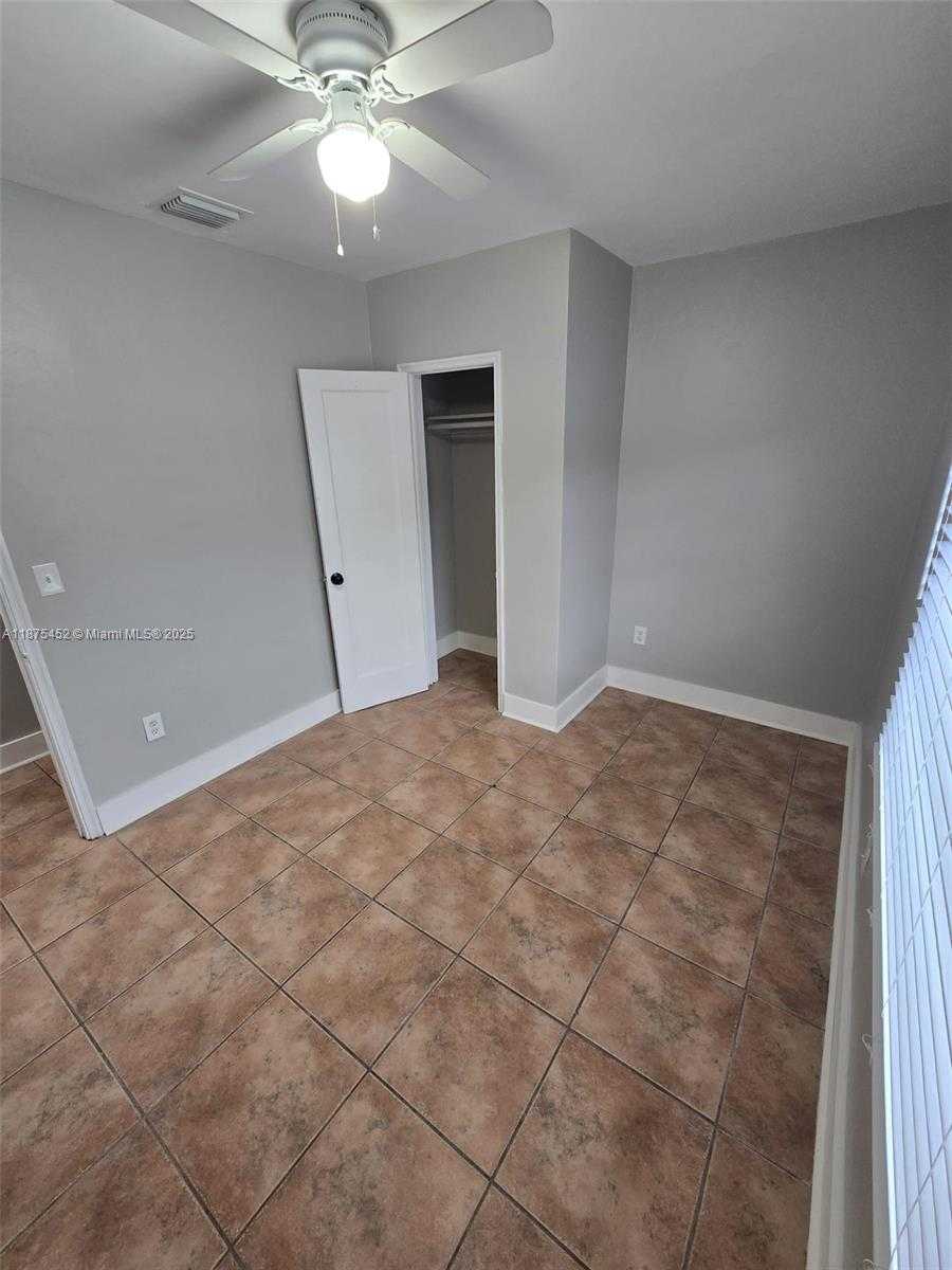 Small Image of 14420 MONROE ST, Miami Number 24