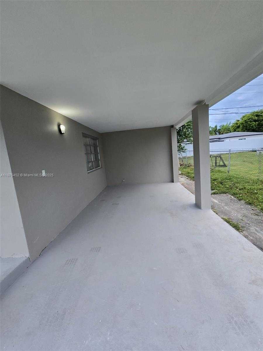 Small Image of 14420 MONROE ST, Miami Number 25