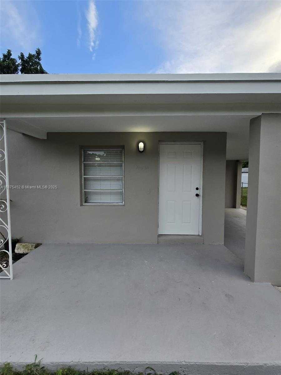 Small Image of 14420 MONROE ST, Miami Number 26
