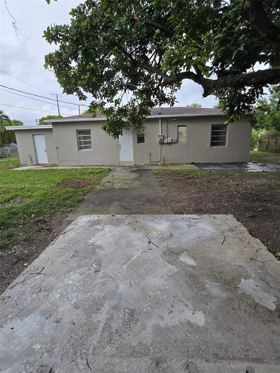 Small Image of 14420 MONROE ST, Miami Number 29