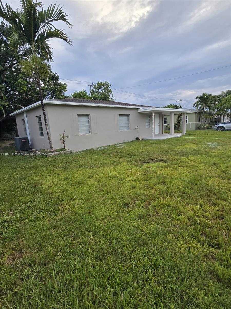 Small Image of 14420 MONROE ST, Miami Number 30