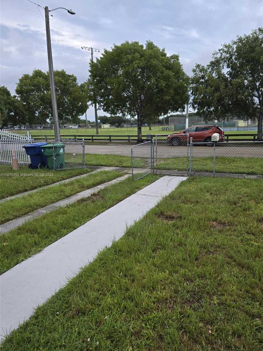 Small Image of 14420 MONROE ST, Miami Number 33