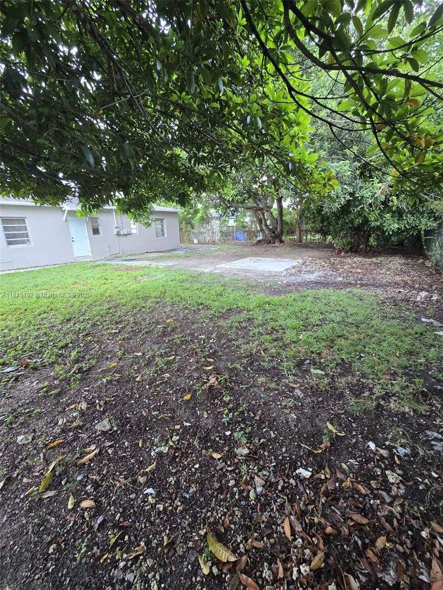 Small Image of 14420 MONROE ST, Miami Number 34