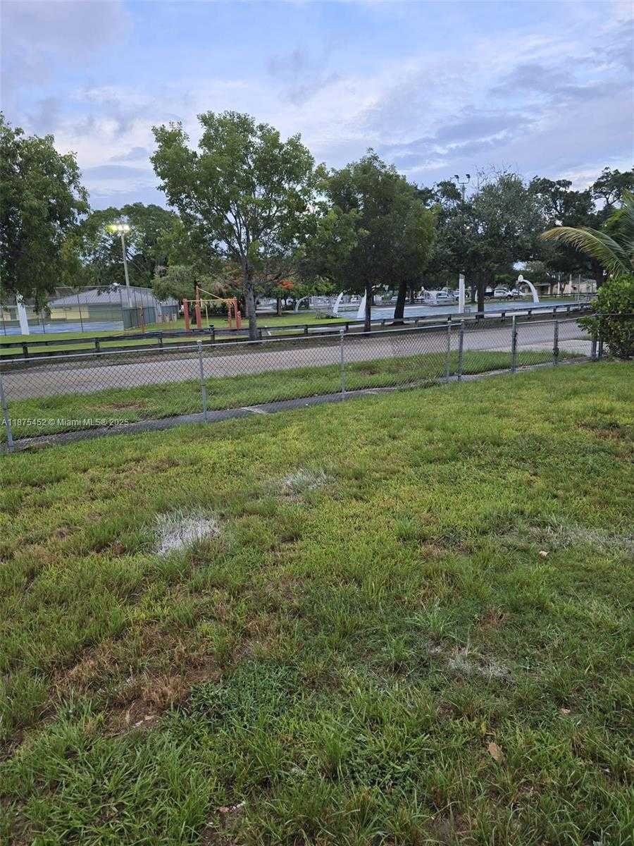Small Image of 14420 MONROE ST, Miami Number 35