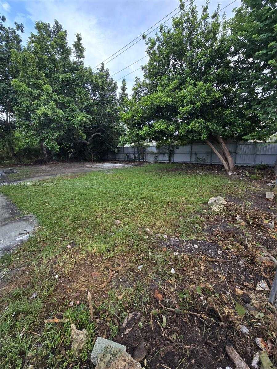 Small Image of 14420 MONROE ST, Miami Number 36