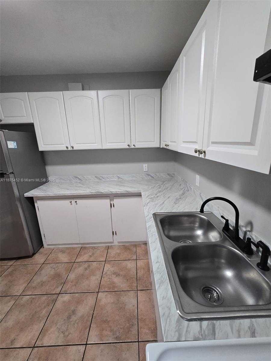 Small Image of 14420 MONROE ST, Miami Number 7