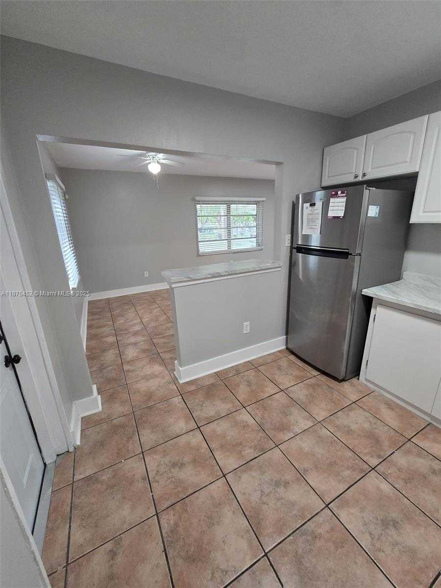 Small Image of 14420 MONROE ST, Miami Number 8