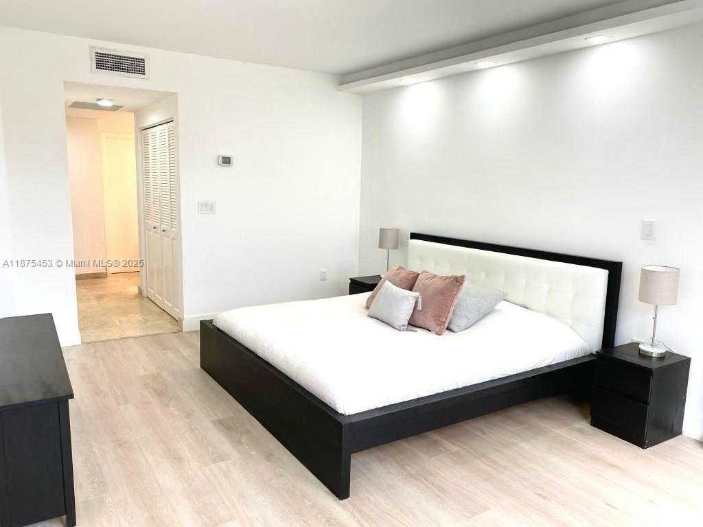 Small Image of 500 BAYVIEW DR #230, Sunny Isles Beach Number 12