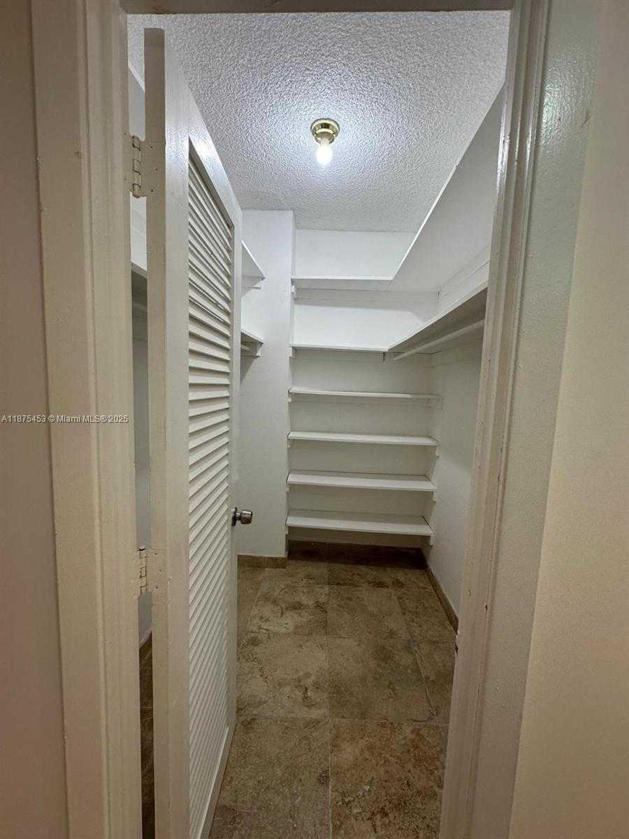 Small Image of 500 BAYVIEW DR #230, Sunny Isles Beach Number 13