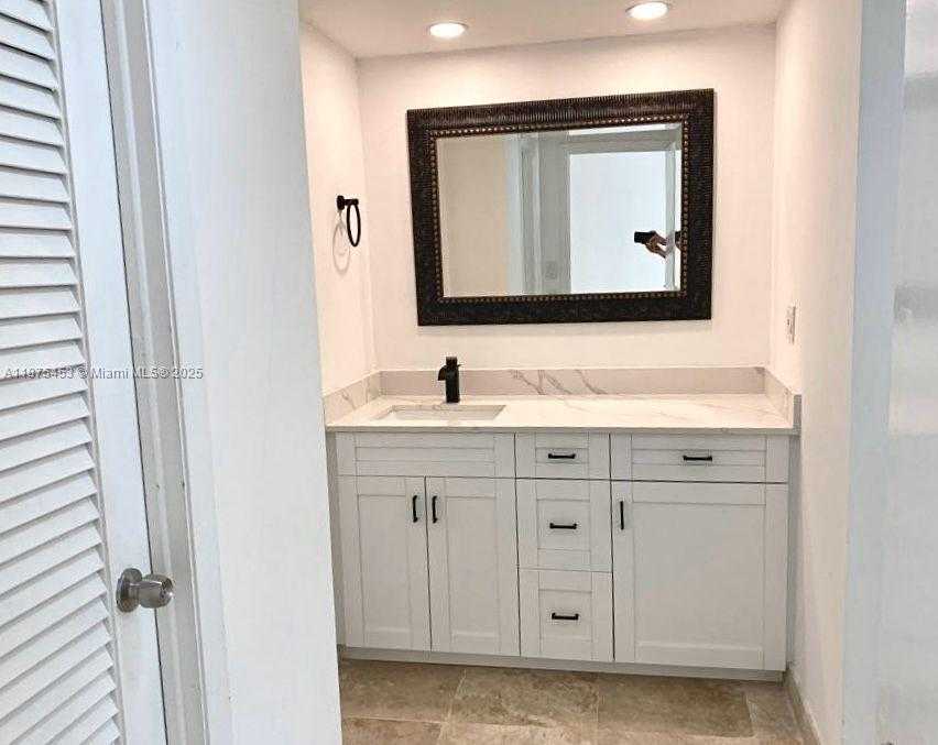Small Image of 500 BAYVIEW DR #230, Sunny Isles Beach Number 16
