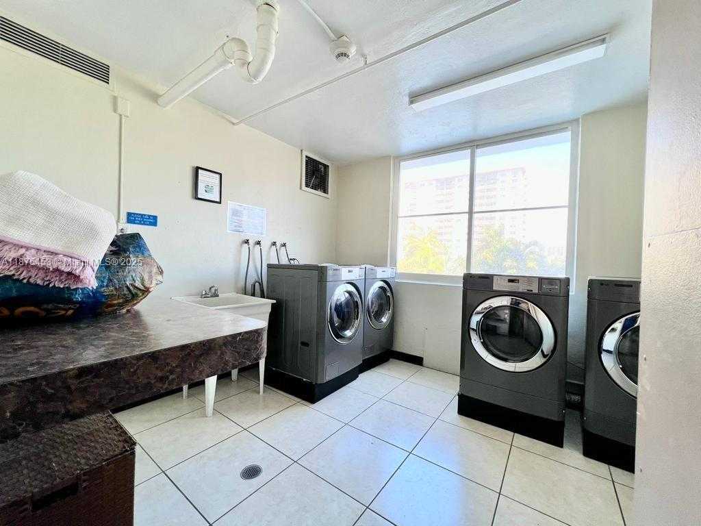 Small Image of 500 BAYVIEW DR #230, Sunny Isles Beach Number 30