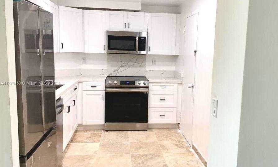 Small Image of 500 BAYVIEW DR #230, Sunny Isles Beach Number 5
