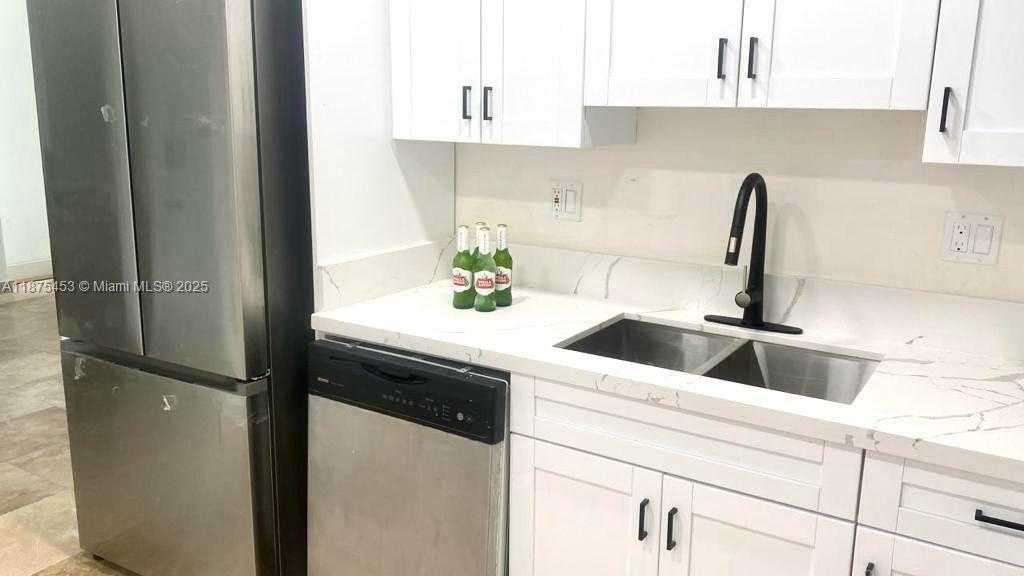 Small Image of 500 BAYVIEW DR #230, Sunny Isles Beach Number 8