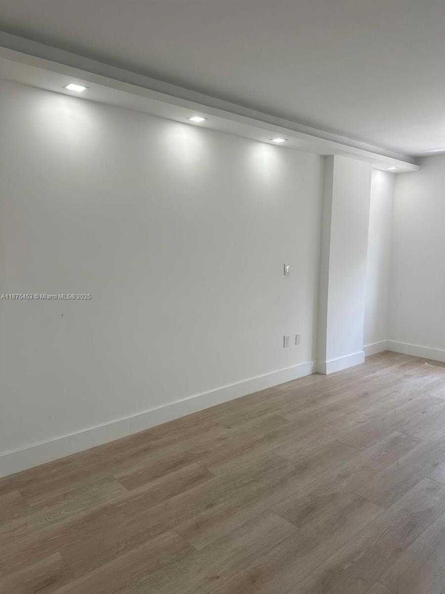 Small Image of 500 BAYVIEW DR #230, Sunny Isles Beach Number 9